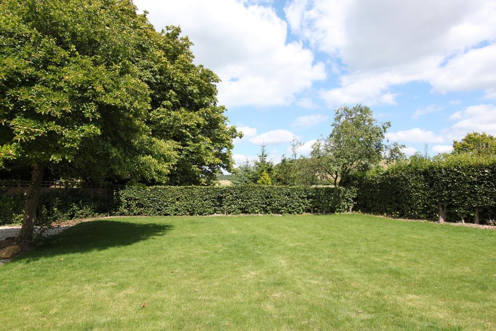 Woodstock Suites Charlton  ภายนอก รูปภาพ