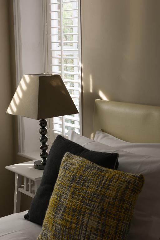 Woodstock Suites Charlton  ภายนอก รูปภาพ