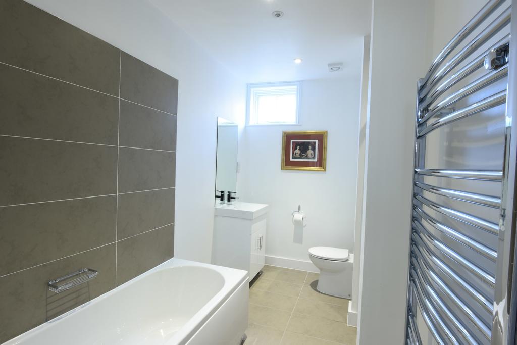 Woodstock Suites Charlton  ภายนอก รูปภาพ