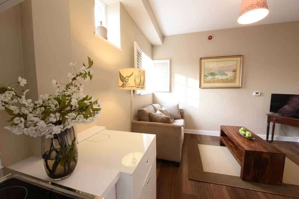 Woodstock Suites Charlton  ภายนอก รูปภาพ