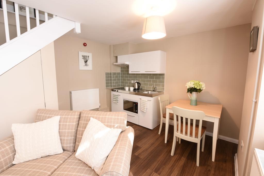 Woodstock Suites Charlton  ภายนอก รูปภาพ