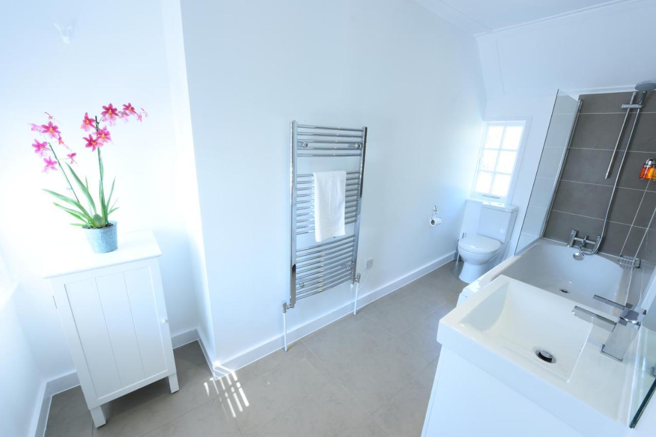 Woodstock Suites Charlton  ภายนอก รูปภาพ